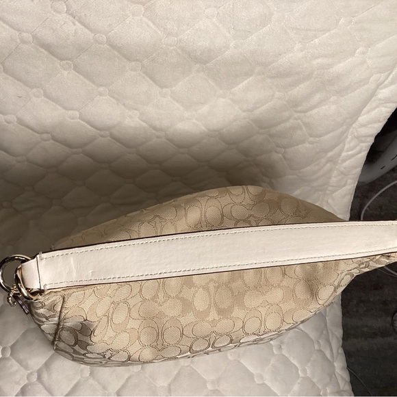 Coach monogram canvas shoulder bag in cream and tan with leather straps - Picture 5 of 8